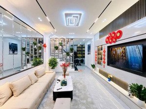 siêu phẩm trung tâm cầu giấy - dt40m2 x mt3,8m - vị trí đẹp - phân khúc hiếm - full nội thất