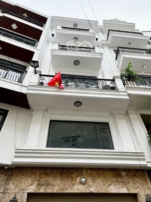 siêu phẩm ôtô ngủ trong nhà đường hoàng hoa thám, bình thạnh - 4 lầu đẹp - đang cho thuê 20 triệu