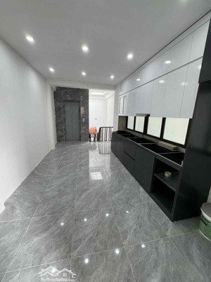 bán nhà đẹp đường láng - lô góc - thang máy - ngõ thông - kinh doanh - 10m ô tô