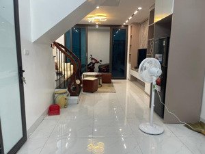 hoàng hoa thám - ba đình- siêu đẹp - gần ô tô - sổ vuông vắn nở hậu