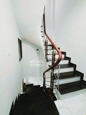 bán nhà cách phố trung phụng 30m 7,3tỷ. 5 tầng 4 ngủ. trung tâm đống đa. đi đâu cũng tiện