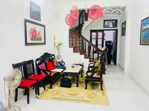 - siêu vip -nhà phân lô - oto - tây sơn đống đa -ngõ thông kinh doanh -an sinh đỉnh cao .gần phố