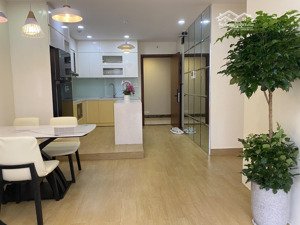 cần bán căn hộ đẹp như hình. giá bán 6 tỷ 880 bao hết thuế phí và 5% làm sổ hồng.