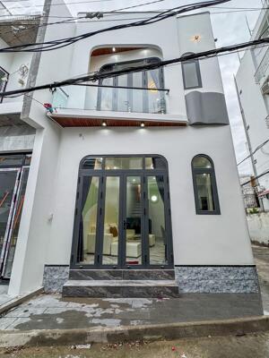 Nhà lầu góc 2 mặt tiền hẻm 54 Hùng Vương - Gần siêu thị Vincom