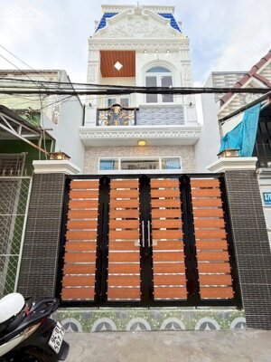 Nhà trệt lầu xây mới Full nội thất - Cách bệnh viện đa khoa trung ương Cần Thơ 500m