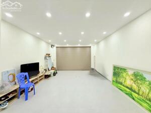 CỰC HIẾM! Phân Lô Hoàng Cầu, 7T thang máy - Gara ô tô - Ngõ Nông - Hàng Xóm Quận Uỷ