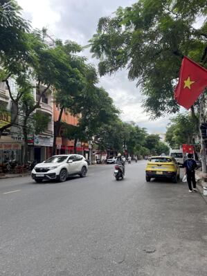 Cho thuê nhà 4 tầng mặt đường Văn Cao, Hải Phòng