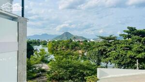 Căn nhà mặt tiền 23/10 – Tây Nha Trang, nhà 3 tầng, vừa ở vừa kinh doanh.