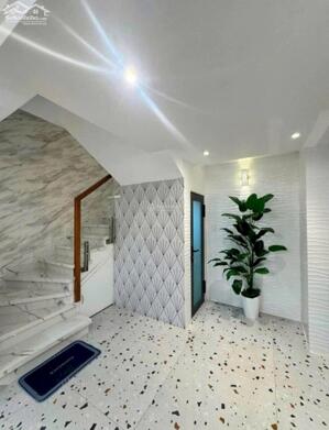 Bán nhà Thành Thái phường 12 quận 10 (4mx16m) giá 11 tỷ– Vị trí đẹp, thích hợp xây mới.