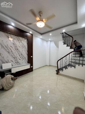 Cần bán gấp nhà phân lô phố Hoàng Sâm 34m2, 4T, khu dân trí cao,2 thoáng