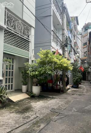 Phú Nhuận, giáp Q3,gần MT Lê Văn Sỹ, 5 Tầng, ngang 5m, 63m2, chính chủ 1 đời, 10.x Tỷ