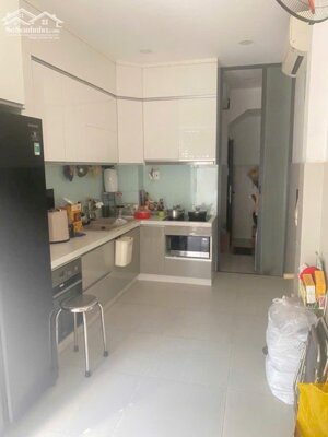 Bán nhà mặt tiền KD gần Cách Mạng Tháng 8, Quận 3, 4 Tầng, 43m2, ngang 5.6m, 4Pn, 8.55 Tỷ