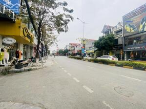 Bán nhà 4 tầng mặt phố Mê Linh - Liên Bảo - Vĩnh Yên. DT 167m2