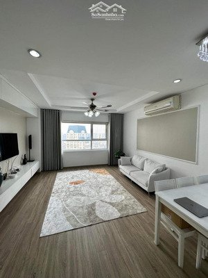 hot.chính chủ nhờ bán căn hộ golden palace 3 ngủ siêu đẹp 94m 7,9 tỷ. lh: 