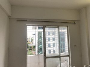 cho thuê cc 2pn, 1wc, 66m2 tại số 2 ngõ 61 phố hoàng cầu, 17 triệu vnd/th