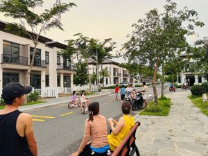 cho thuê phố liền kề view công viên phúc an ashita bình dương, 8 triệu/tháng. diện tích 100m2