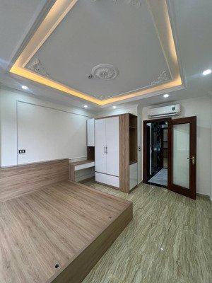 chính chủ cho thuê căn hộ phố ba đình 5tr - 35m2 full nội thất mới tinh đẳng cấp châu âu