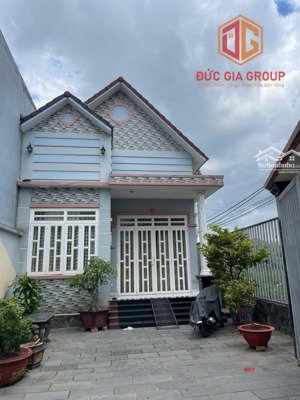 bán nhà mái thái 192m2 đã hoàn công đường xe hơi rẻ siêu rẻ 4,7 tỷ ngay gần cấp 2 tân phong