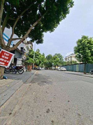 siêu phẩm duy nhất nhà mặt phố việt hưng, gara ô tô, thang máy, vỉa hè đôi cực hiếm