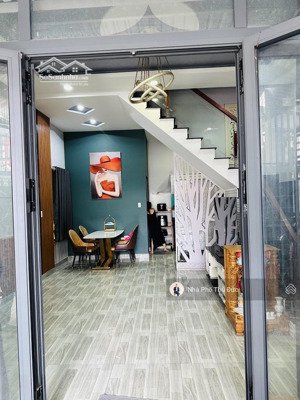 nhà 2 tầng, 180m2 , mặt tiền kinh doanh vừa ở vừa cho thuê 22 tr/ tháng phú hữu