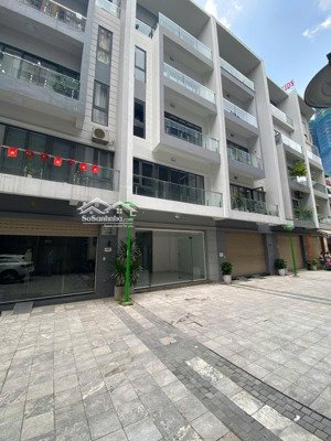 cho thuê nhà ngõ 120 định công thang máy thông sàn 70m x 5 tầng mt 5m gía 35tr lh 