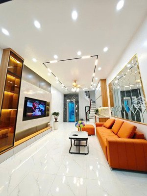 bán gấp nhà riêng 5 tầng bắc từ liêm, ô tô đỗ cổng ra tây thăng long, nhỉnh 5 tỷ