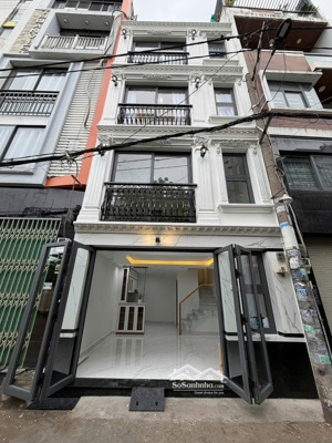 sát mặt tiền - hẻm xe hơi - 3 lầu xây mới đầy đủ nội thất ở ngay - 3 phòng ngủ 4 wc giá chỉ 7,x tỷ