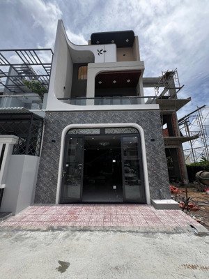 nhà mới xây full 115m2 sau trường tiểu học long trạch giá rẻ