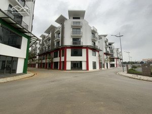 24.6 tỷ sở hữu 90m2 550m2 sử dụng view trường học. giá rẻ hơn vin cổ loa 80 triệu/m2, 