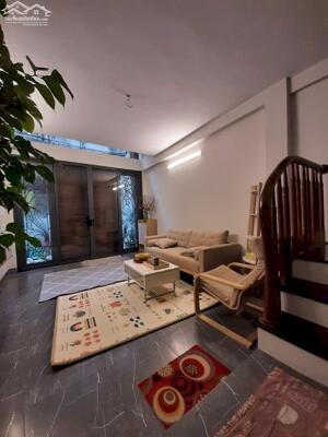 Cho thuê nhà ngõ oto 146 Phương Liệt, 30 m2*5 tầng, 2 ngủ, 4 vệ sinh 13 triệu/th