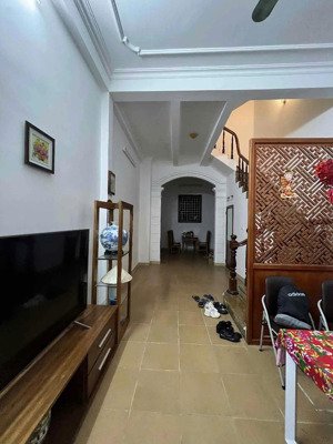 bán nhà 4tầng 2 mặt ngõ phố hoàng cầu-ngõ thông nguyễn phúc lai-cách ô tô đỗ 15m-sẵn ô chờ thang má