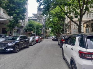 bán nhà gia quất, long biên, 60m*6t, 16 tỷ. hòn ngọc viễn đông.