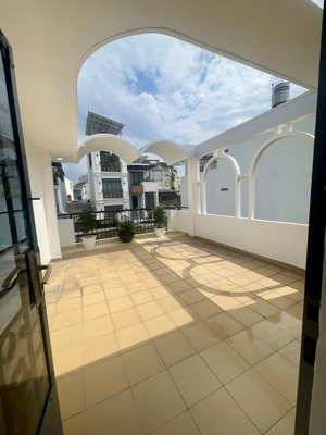 bán nhà lê văn sỹ, phú nhuận. 50m2 x 4 tầng đúc kiên cố, ngang 4m. giá 8.3 tỷ thương lượng