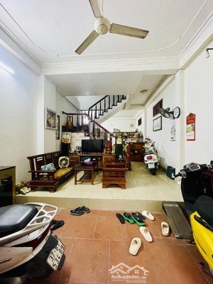 bán nhà lô góc đường cổ linh - view hồ - cạnh trường học - 52m2 x 5 ngủ