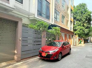 bán nhà khu 152 võ chí công gần hồ tây: 50m x 5 tầng, thang máy, ô tô, an sinh cực tốt.