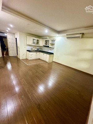 hiếm - bán tập thể 80m2 phân lô quân đội gần vin giảng võ - ba đình - ô tô đỗ chân cầu thang.