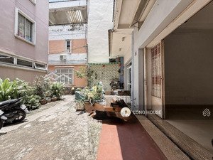 bán nhà 4 tầng, 6 phòng ngủ, sổ vuông nở hậu đẹp. nhà sát hẻm oto thông