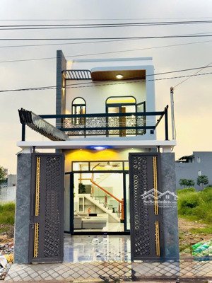 bán nhà 1 lầu 1 trệt thổ cư 100% mặt tiền đường nhựa 15m đẹp như hình