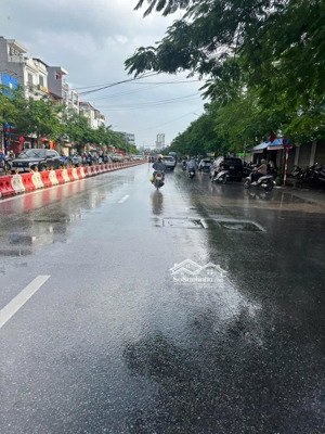 mặt đường hô sen - đẹp nhất hồ sen .dt 216 m , mặt tiền 21m . gia 56 ty