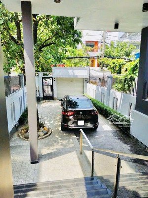 22,5 tỷ mặt tiền lê văn thịnh q2 - 180m2 - xd khủng 7 tầng có hầm để xe - ngang đẹp 5,6m căn góc