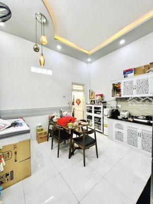 bán nhà mặt tiền đường nguyễn quý yêm, sát đại lộ võ văn kiệt.