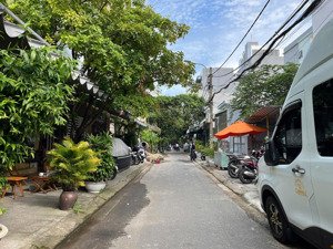 bán đất vị trí siêu đẹp, cách biển mỹ khê 200m. dt 60m2, ngang 4m, hướng đông cực kỳ mát mẻ