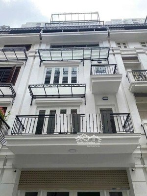 cho thuê nhà ngõ 30 nguyễn thị định - cầu giấy 70m x 5 tầng có 9 phòng sd ô tô đỗ cửa giá 30tr