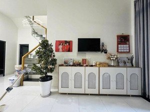 chủ chuyển công tác nên cần bán căn nhà dt 6x14m kdc centana đpt tp hồ chí minh