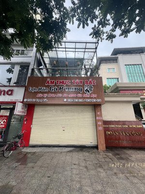 cho thuê nhà mặt phố nguyễn văn huyên đoạn đẹp, 180 m2, mặt tiền 6m, vỉa rộng, giá thuê chỉ 45tr/th