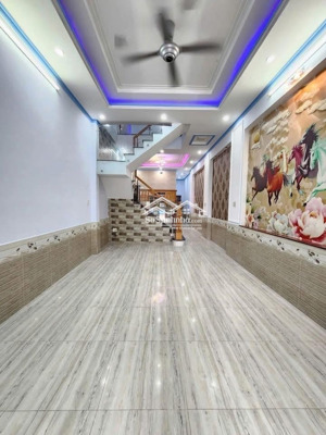 chính chủ bán nhà trệt lầu sân xe hơi, đường nhựa đã hoàn công, sát quốc lộ 1k