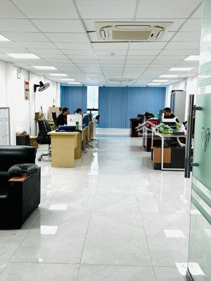 bán tòa building văn phòng 7 tầng trung kính dt 98m², mt 5.6m, dòng tiền 70tr/tháng