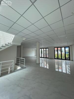 cho thuê nhà mặt tiền nguyên căn đường lê đinh thám giao duy tân 3 tầng dt 600 m2