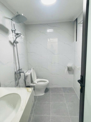 bán gấp nhà mặt phố lê đức thọ. 72m2. 7 tầng thông sàn. vỉa hè rộng ô tô đỗ cửa. pccc tốt. chỉ 37tỷ