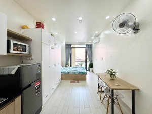 chdv studio_balcony_40m2_full nt ( nhà xe , thang máy , bếp hút mùi , 2 máy lạnh ) gần vlu